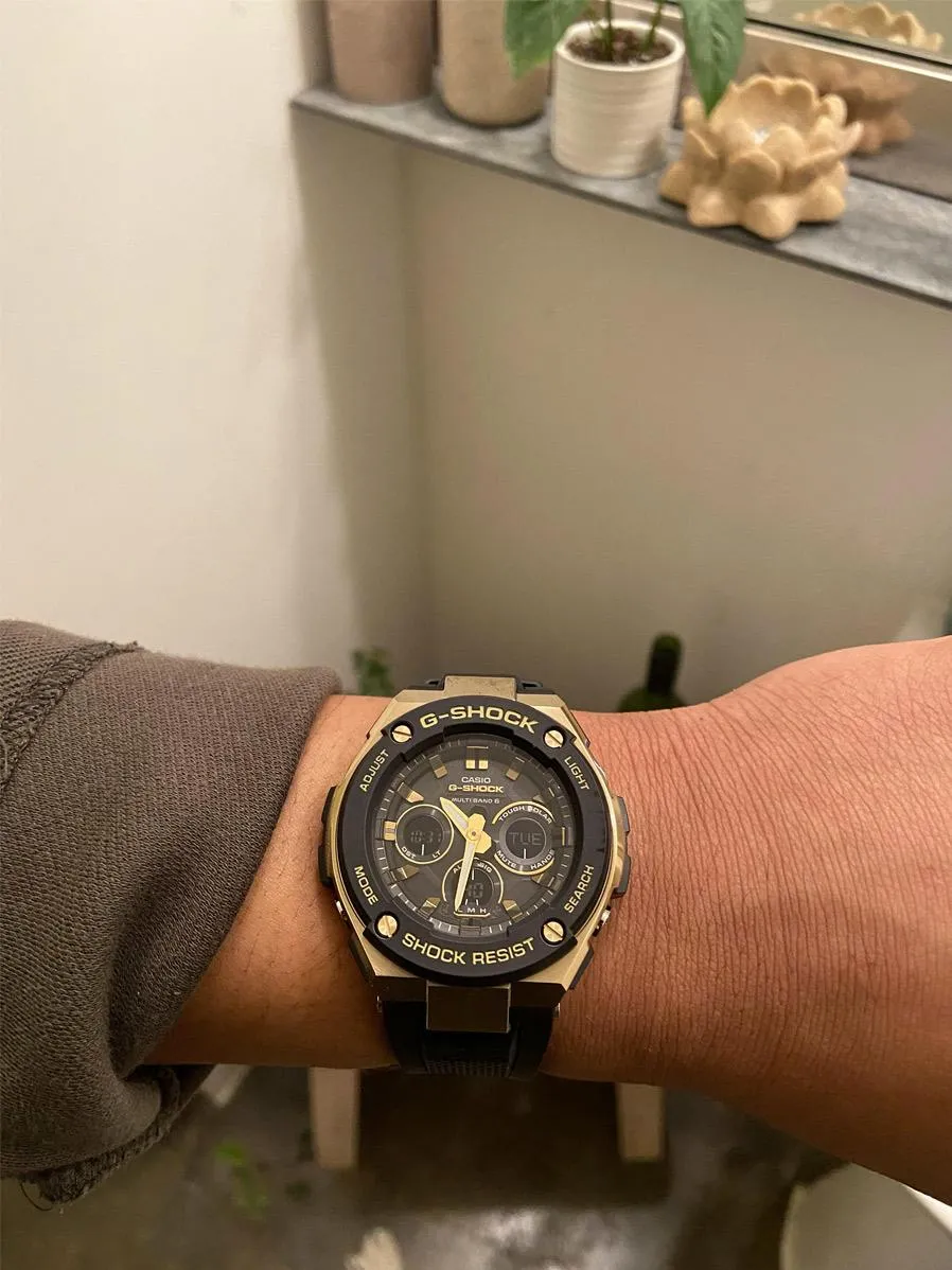 Часы  Casio  G-Shock Casio GST-W300G-1A9 (фото 5)