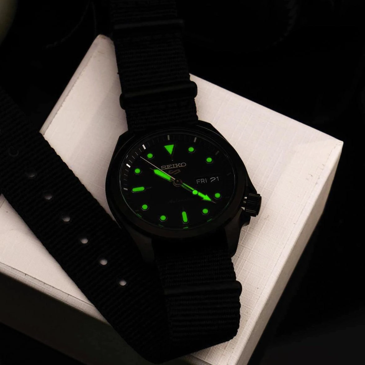 Наручные часы  Seiko  Seiko 5 Seiko SRPE69K1 (фото 7)