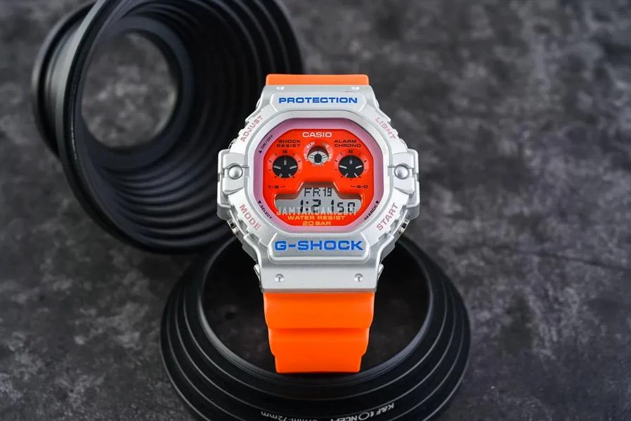 Часы  Casio  G-Shock Casio DW-5900EU-8A4 (фото 5)
