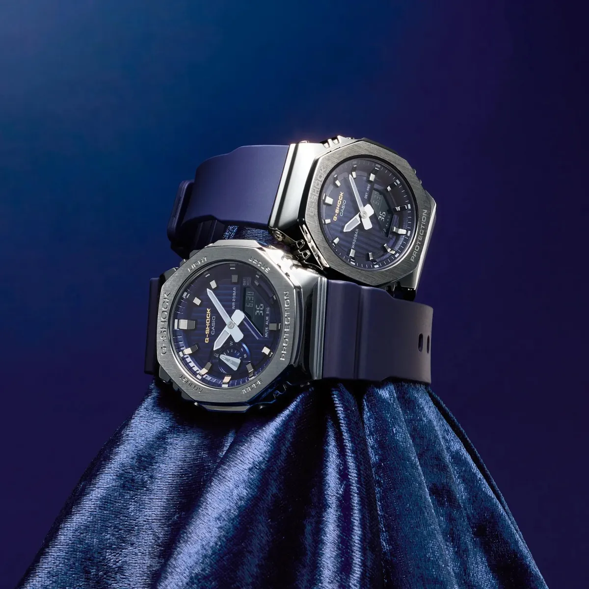 Наручные часы  Casio  G-Shock Casio GM-2110SH-2A (фото 2)