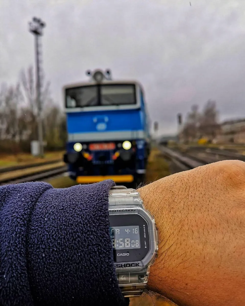 Наручные часы  Casio  G-Shock Casio DW-5600SKE-7E (фото 3)