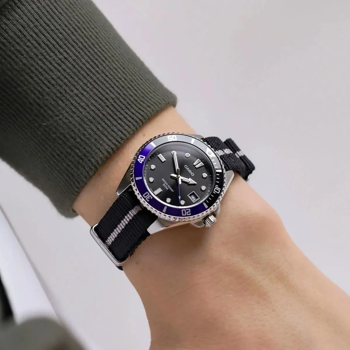 Часы  Casio  Collection Casio MDV-10C-1A2 (фото 2)