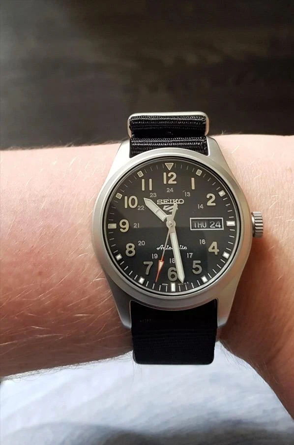 Часы  Seiko  Seiko 5 Sports Seiko SRPG37K1 (фото 2)