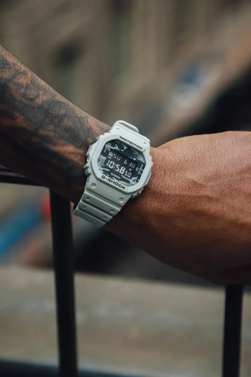 Наручные часы  Casio  G-Shock Casio DW-5600CA-8E (фото 2)