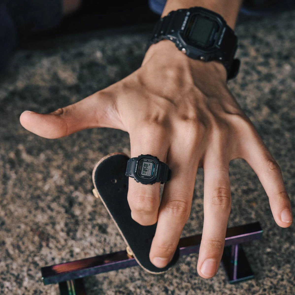 Наручные часы  Casio  G-Shock Casio DWN-5600-1E (фото 2)