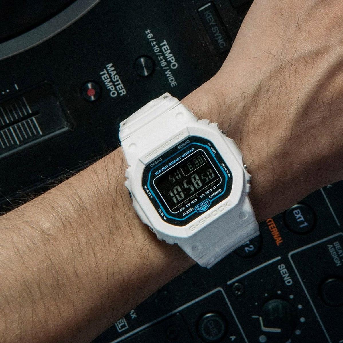 Наручные часы  Casio  G-Shock Casio DW-B5600SF-7E (фото 4)