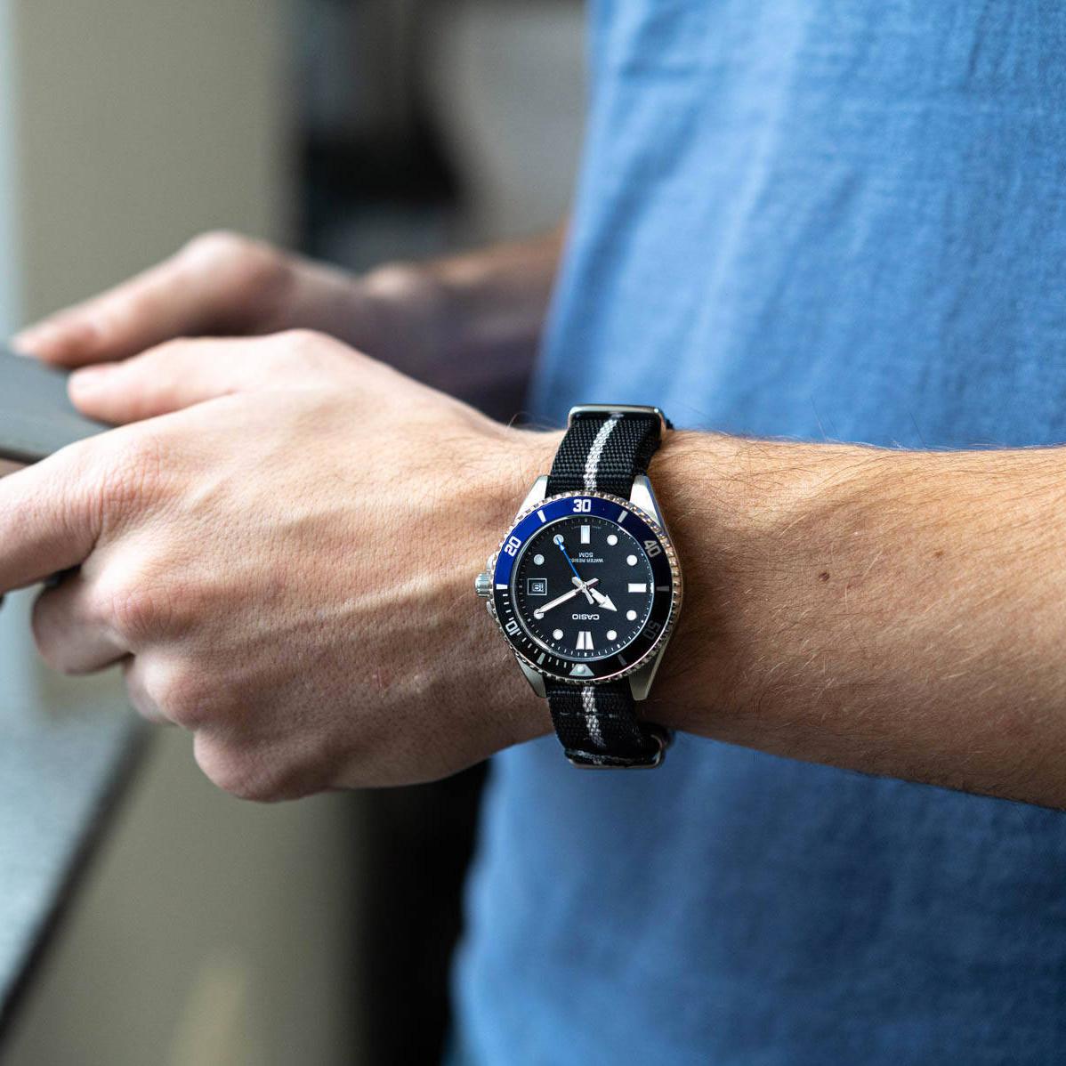 Наручные часы  Casio  Collection Casio MDV-10C-1A2 (фото 2)