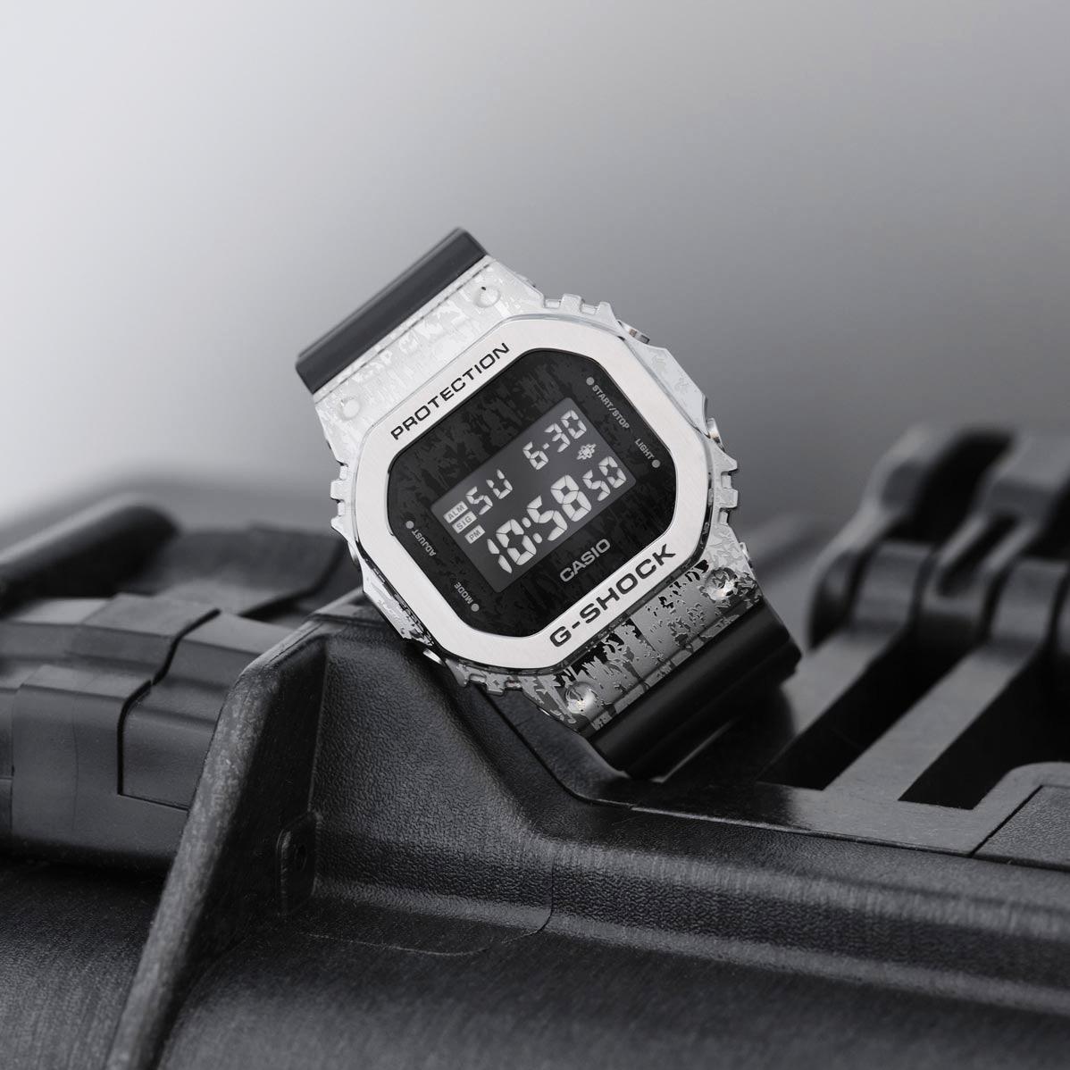 Наручные часы  Casio  G-Shock Casio GM-5600GC-1E (фото 2)
