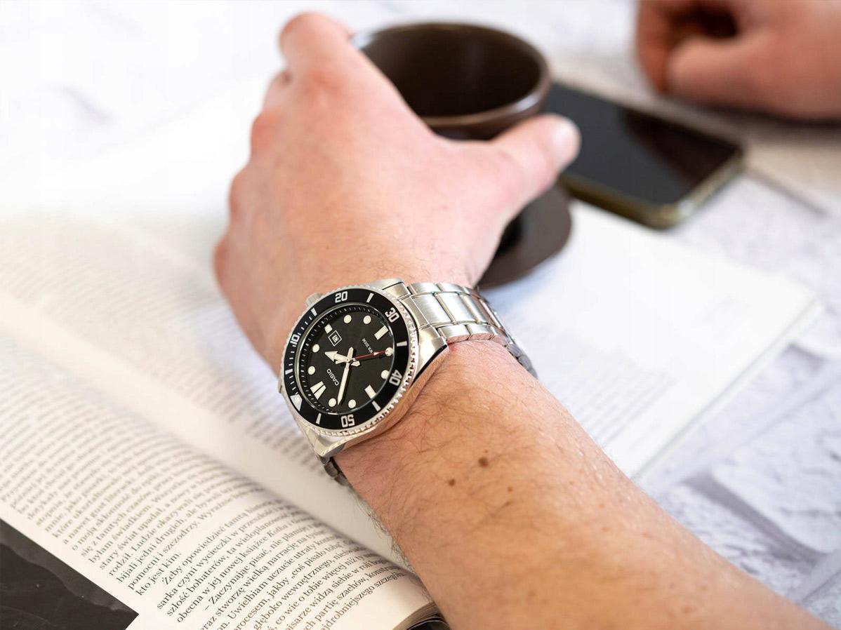 Наручные часы  Casio  Collection Casio MDV-107D-1A1 (фото 4)