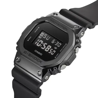 Casio GM-5600UB-1E