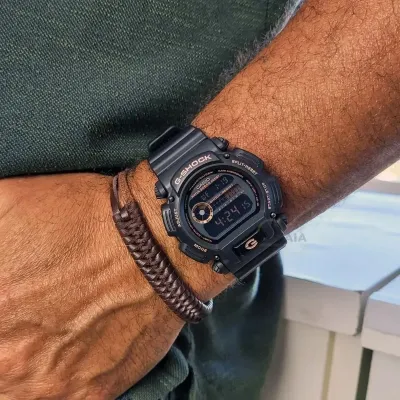 Casio DW-9052GBX-1A4