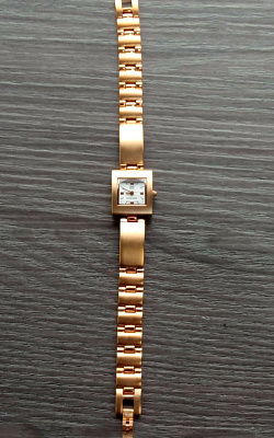 Q&Q Attractive Women K225J800Y