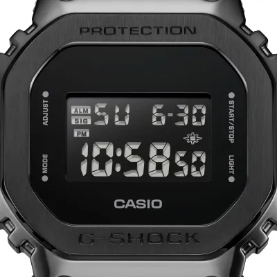 Casio GM-5600UB-1E