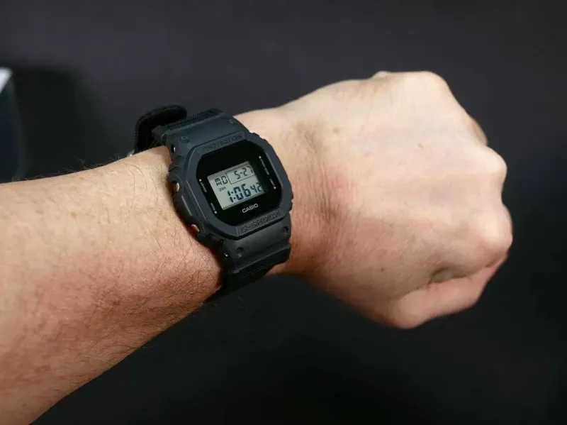 Наручные часы  Casio  G-Shock Casio DW-5600BCE-1E (фото 4)