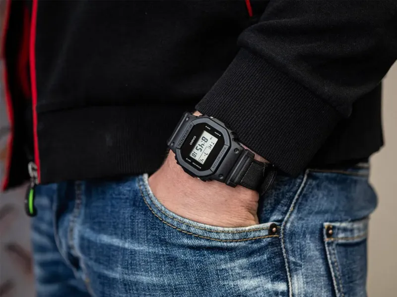 Наручные часы  Casio  G-Shock Casio DW-5600BCE-1E (фото 5)