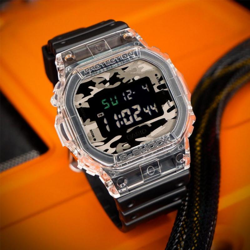 Наручные часы  Casio  G-Shock Casio DW-5600SKC-1E (фото 4)