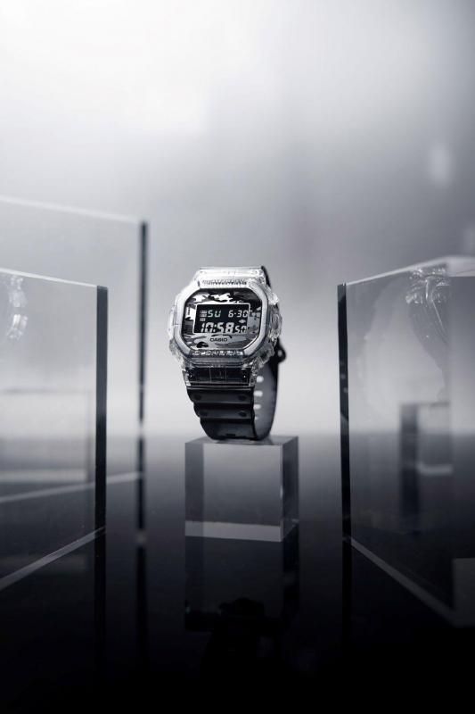 Наручные часы  Casio  G-Shock Casio DW-5600SKC-1E (фото 2)