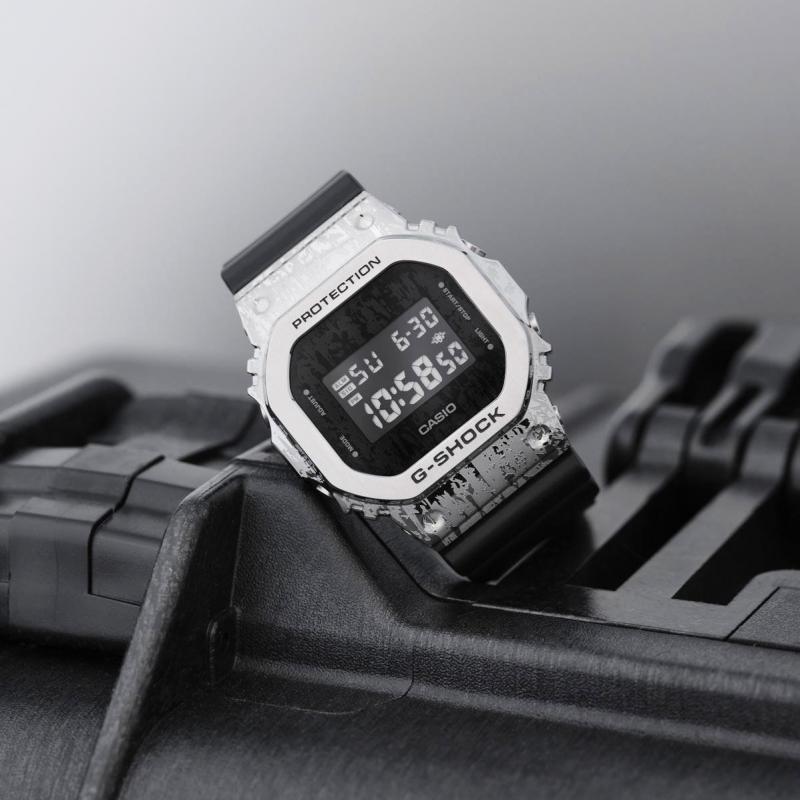 Наручные часы  Casio  G-Shock Casio GM-5600GC-1E (фото 2)