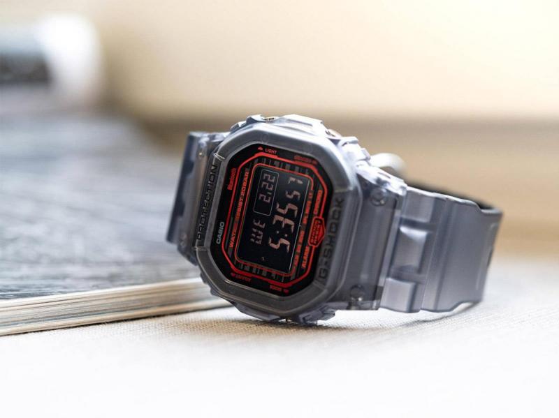 Наручные часы  Casio  G-Shock Casio DW-B5600G-1E (фото 5)
